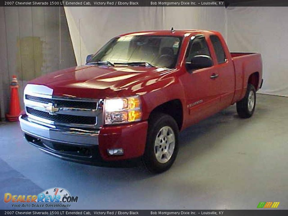 2007 Chevrolet Silverado 1500 LT Extended Cab Victory Red / Ebony Black Photo #3