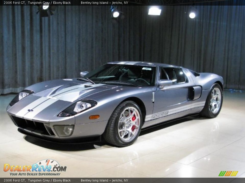 Front 3/4 View of 2006 Ford GT  Photo #1