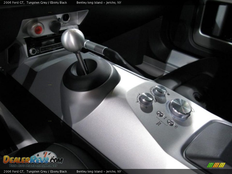 Controls of 2006 Ford GT  Photo #10