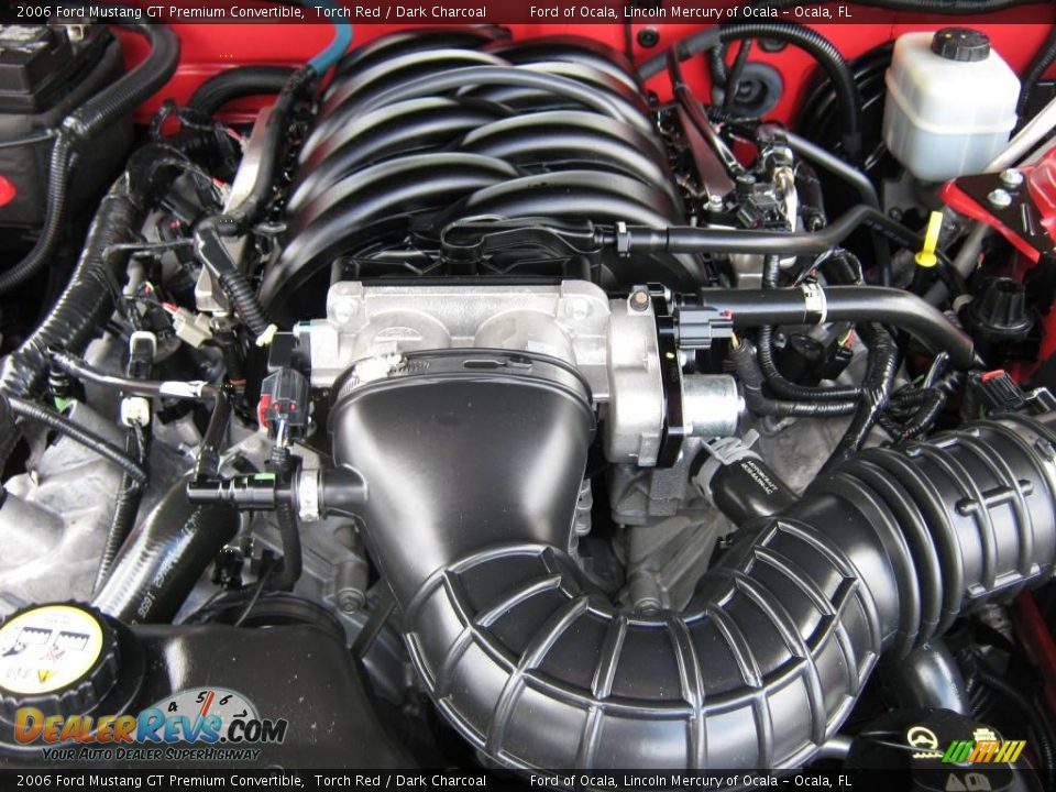 2006 Ford Mustang GT Premium Convertible Torch Red / Dark Charcoal Photo #29