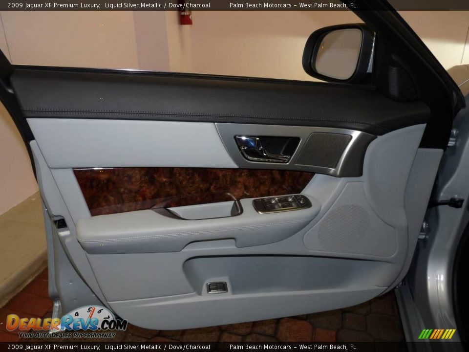 2009 Jaguar XF Premium Luxury Liquid Silver Metallic / Dove/Charcoal Photo #14
