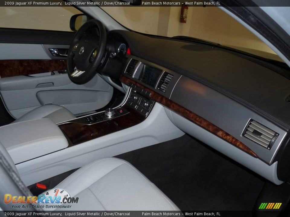 2009 Jaguar XF Premium Luxury Liquid Silver Metallic / Dove/Charcoal Photo #23