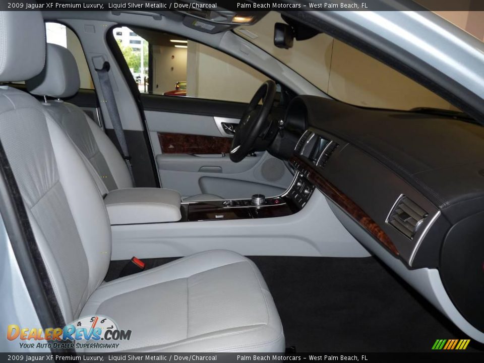 2009 Jaguar XF Premium Luxury Liquid Silver Metallic / Dove/Charcoal Photo #24