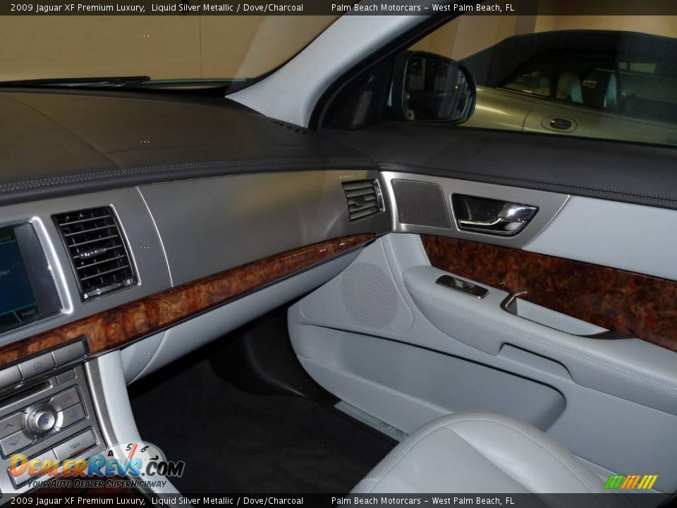 2009 Jaguar XF Premium Luxury Liquid Silver Metallic / Dove/Charcoal Photo #27