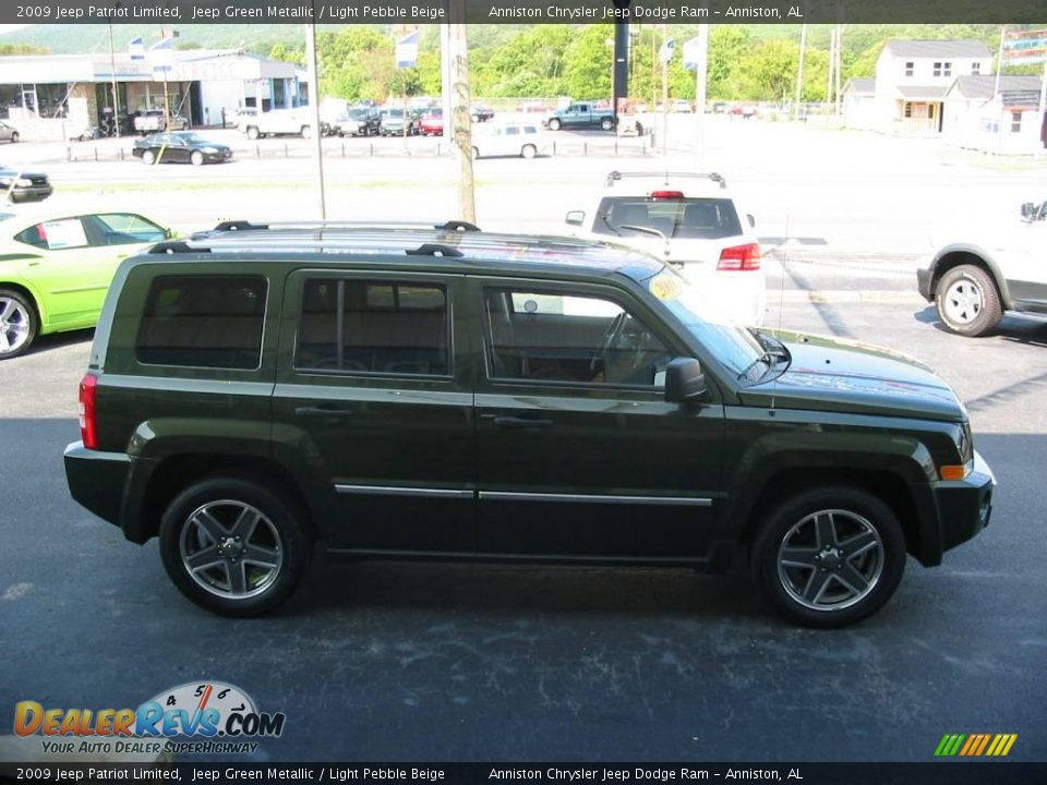 2009 Jeep Patriot Limited Jeep Green Metallic / Light Pebble Beige Photo #2