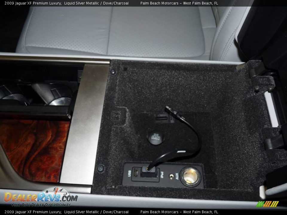 2009 Jaguar XF Premium Luxury Liquid Silver Metallic / Dove/Charcoal Photo #30