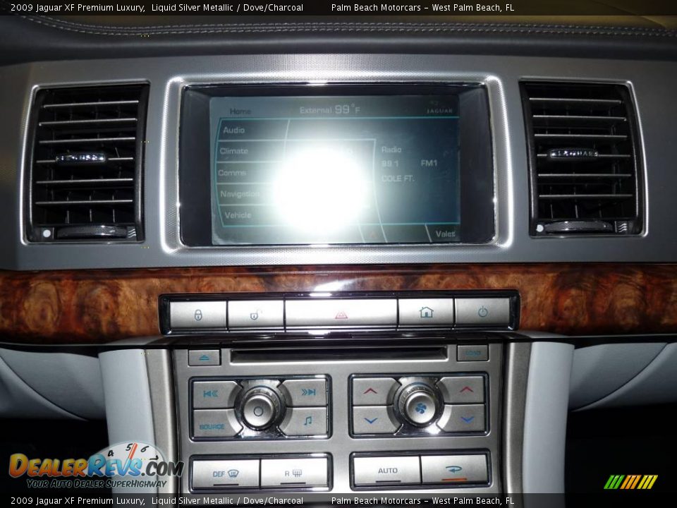 2009 Jaguar XF Premium Luxury Liquid Silver Metallic / Dove/Charcoal Photo #31