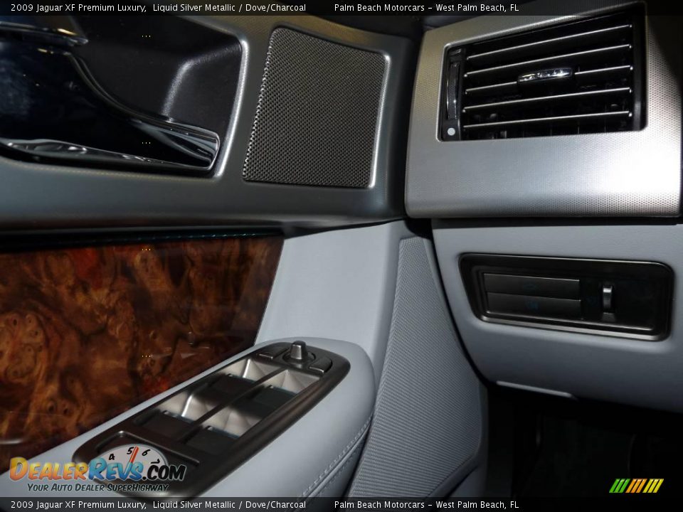 2009 Jaguar XF Premium Luxury Liquid Silver Metallic / Dove/Charcoal Photo #34