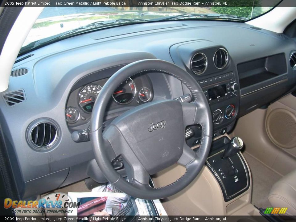 2009 Jeep Patriot Limited Jeep Green Metallic / Light Pebble Beige Photo #17