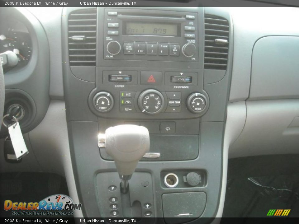 2008 Kia Sedona LX White / Gray Photo #11