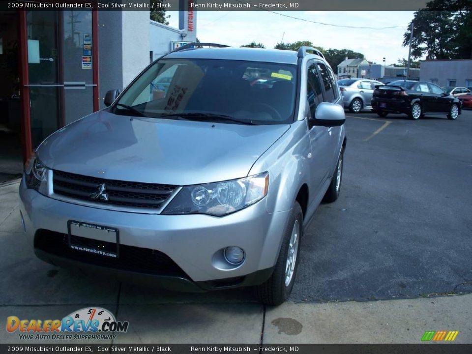 2009 Mitsubishi Outlander ES Cool Silver Metallic / Black Photo #1