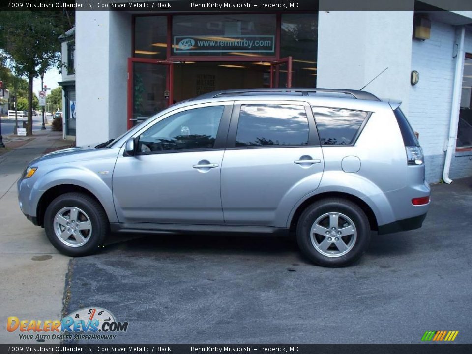 2009 Mitsubishi Outlander ES Cool Silver Metallic / Black Photo #2