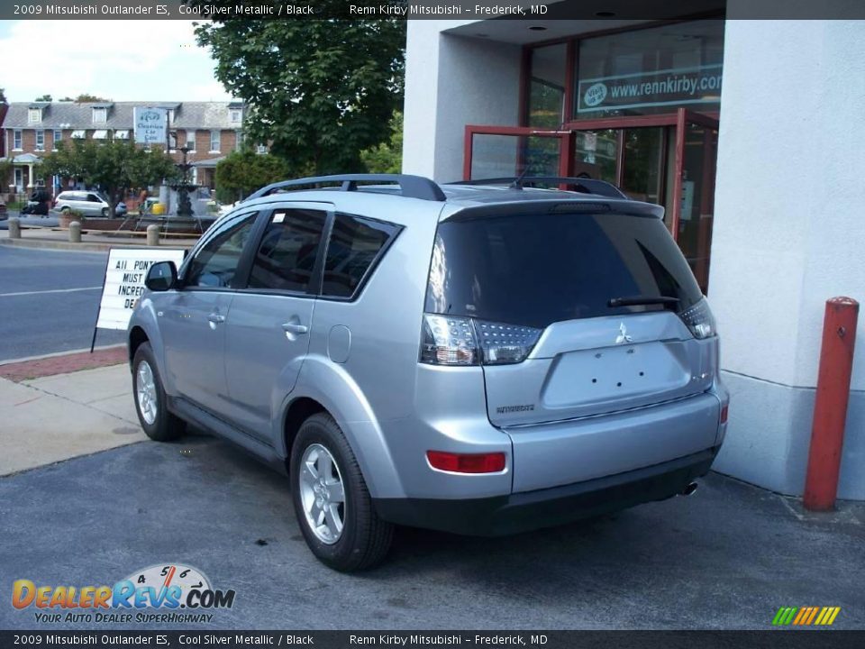 2009 Mitsubishi Outlander ES Cool Silver Metallic / Black Photo #3