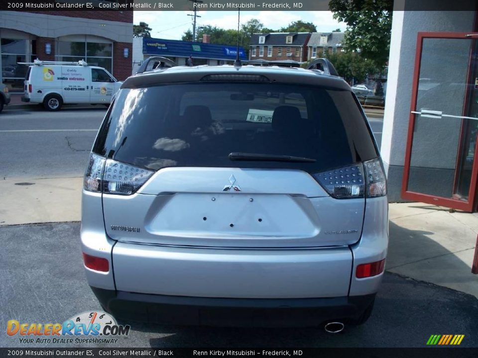 2009 Mitsubishi Outlander ES Cool Silver Metallic / Black Photo #4