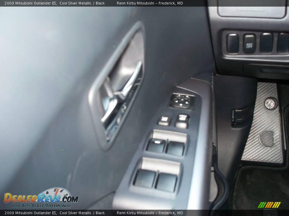 2009 Mitsubishi Outlander ES Cool Silver Metallic / Black Photo #6