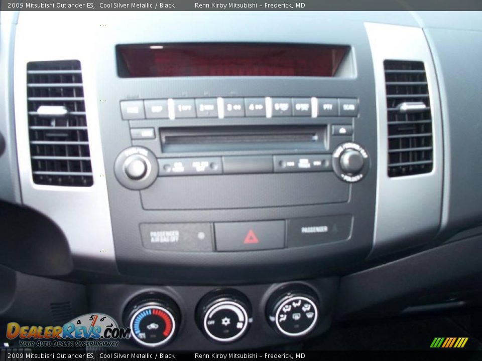 2009 Mitsubishi Outlander ES Cool Silver Metallic / Black Photo #9