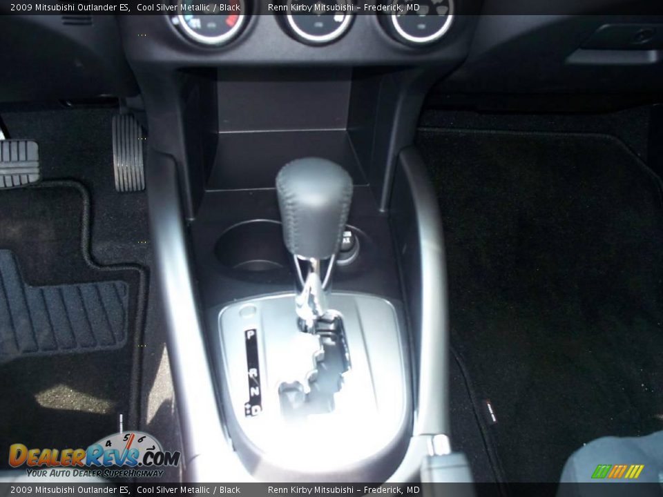 2009 Mitsubishi Outlander ES Cool Silver Metallic / Black Photo #10