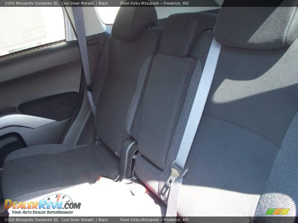 2009 Mitsubishi Outlander ES Cool Silver Metallic / Black Photo #11