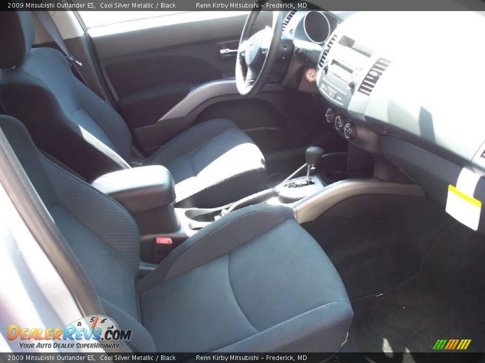 2009 Mitsubishi Outlander ES Cool Silver Metallic / Black Photo #13