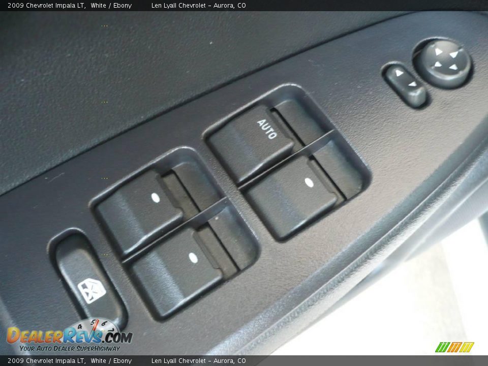 2009 Chevrolet Impala LT White / Ebony Photo #8
