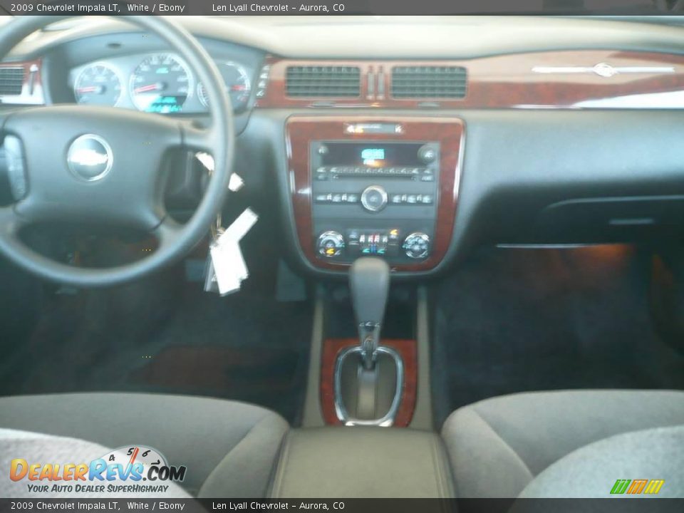 2009 Chevrolet Impala LT White / Ebony Photo #16