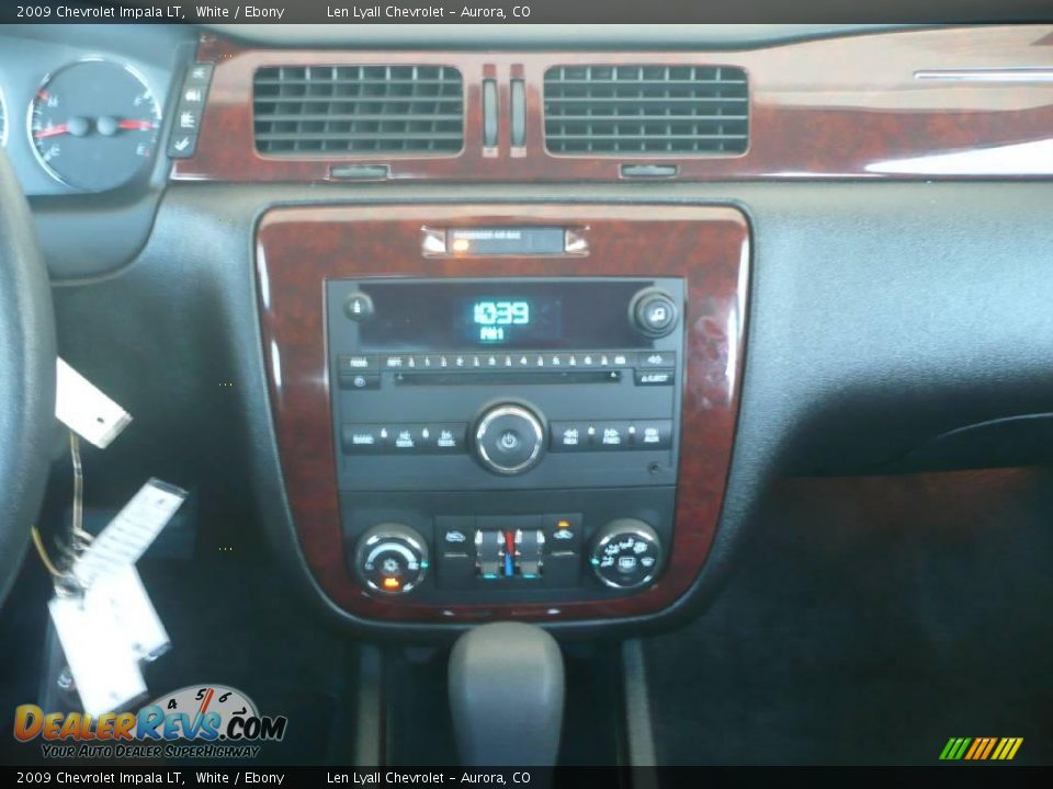 2009 Chevrolet Impala LT White / Ebony Photo #18