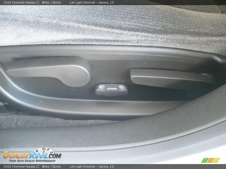 2009 Chevrolet Impala LT White / Ebony Photo #23