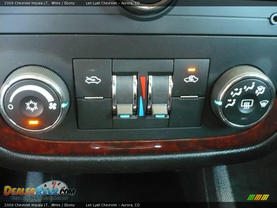 2009 Chevrolet Impala LT White / Ebony Photo #27