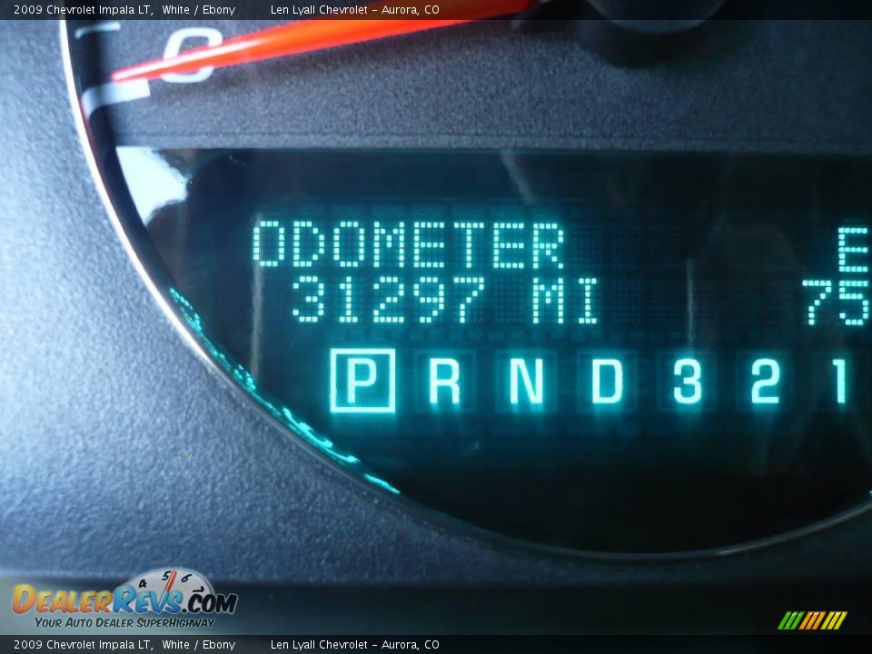 2009 Chevrolet Impala LT White / Ebony Photo #28