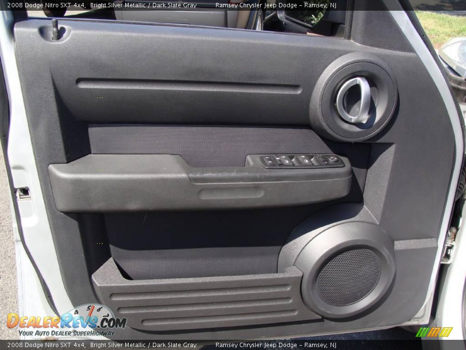2008 Dodge Nitro SXT 4x4 Bright Silver Metallic / Dark Slate Gray Photo #8