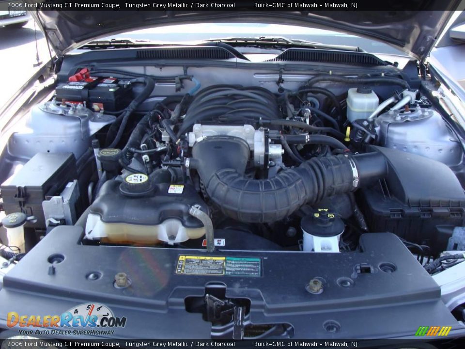 2006 Ford Mustang GT Premium Coupe Tungsten Grey Metallic / Dark Charcoal Photo #24