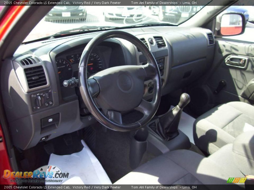 2005 Chevrolet Colorado LS Extended Cab Victory Red / Very Dark Pewter Photo #11