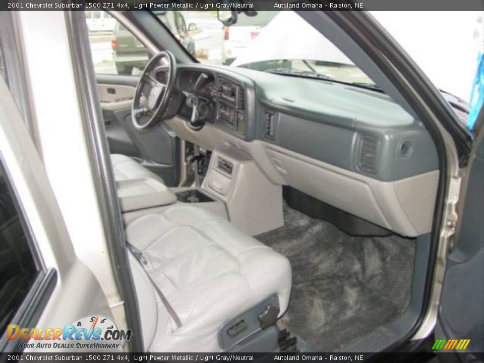 2001 Chevrolet Suburban 1500 Z71 4x4 Light Pewter Metallic / Light Gray/Neutral Photo #2
