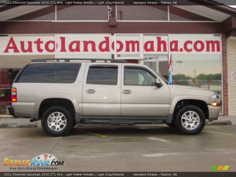 2001 Chevrolet Suburban 1500 Z71 4x4 Light Pewter Metallic / Light Gray/Neutral Photo #3
