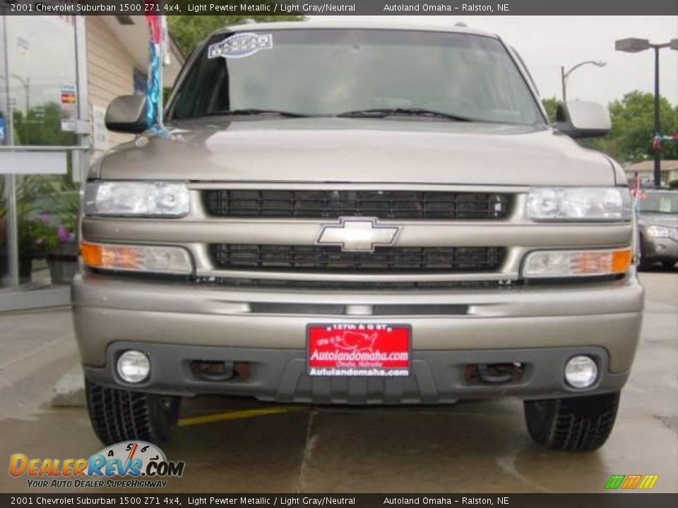 2001 Chevrolet Suburban 1500 Z71 4x4 Light Pewter Metallic / Light Gray/Neutral Photo #5