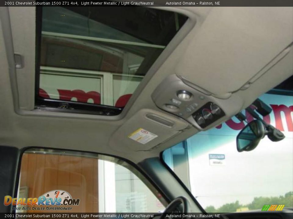 2001 Chevrolet Suburban 1500 Z71 4x4 Light Pewter Metallic / Light Gray/Neutral Photo #6