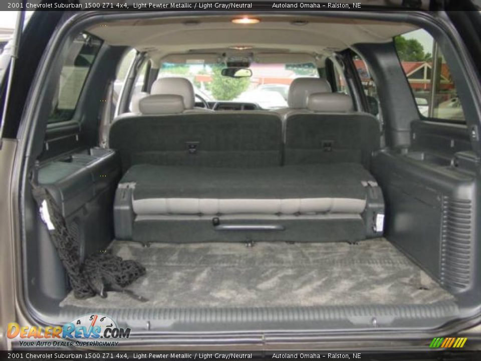 2001 Chevrolet Suburban 1500 Z71 4x4 Light Pewter Metallic / Light Gray/Neutral Photo #8