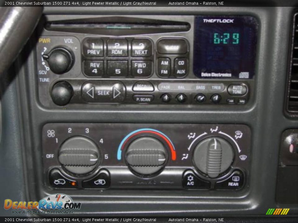 2001 Chevrolet Suburban 1500 Z71 4x4 Light Pewter Metallic / Light Gray/Neutral Photo #13