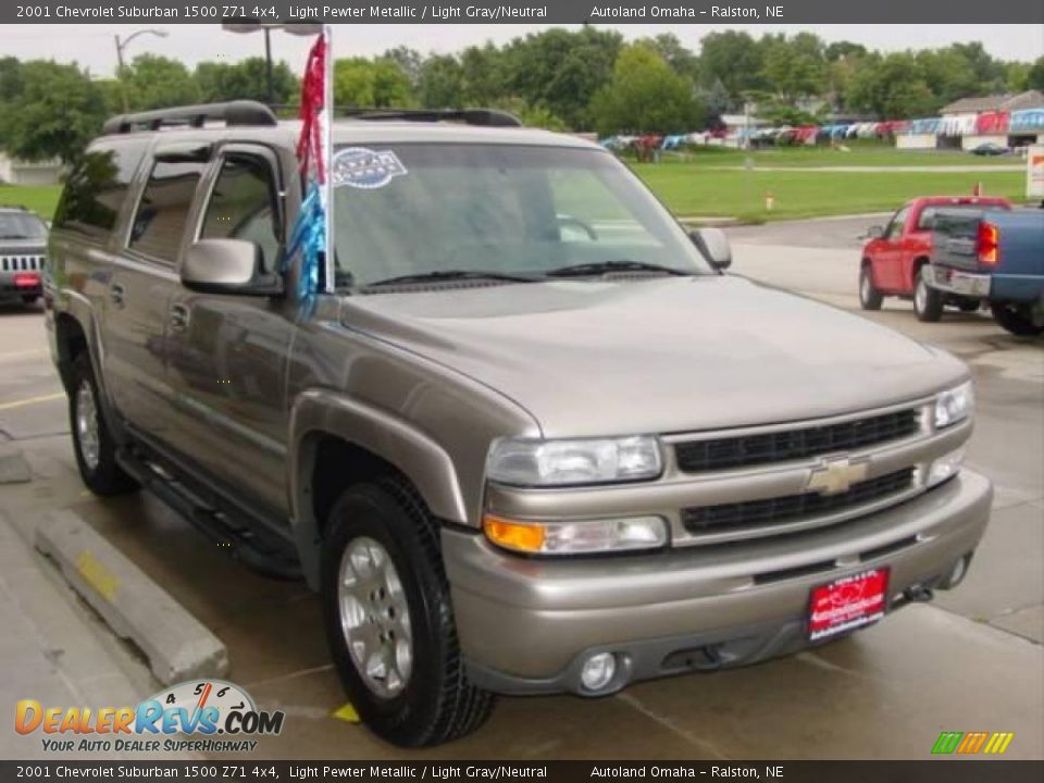 2001 Chevrolet Suburban 1500 Z71 4x4 Light Pewter Metallic / Light Gray/Neutral Photo #16