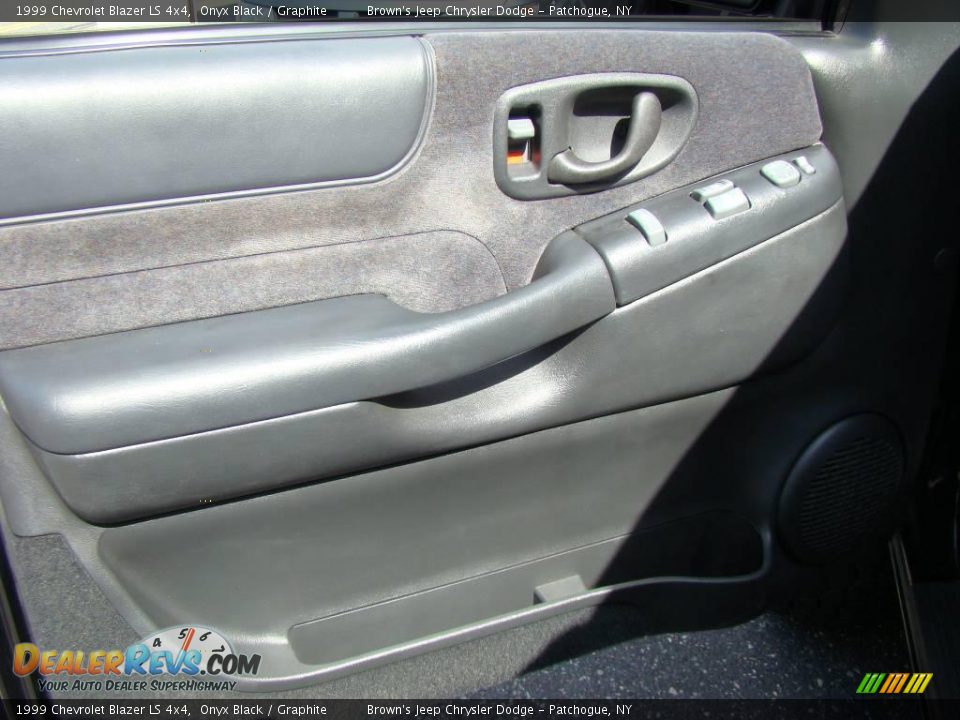 1999 Chevrolet Blazer LS 4x4 Onyx Black / Graphite Photo #7