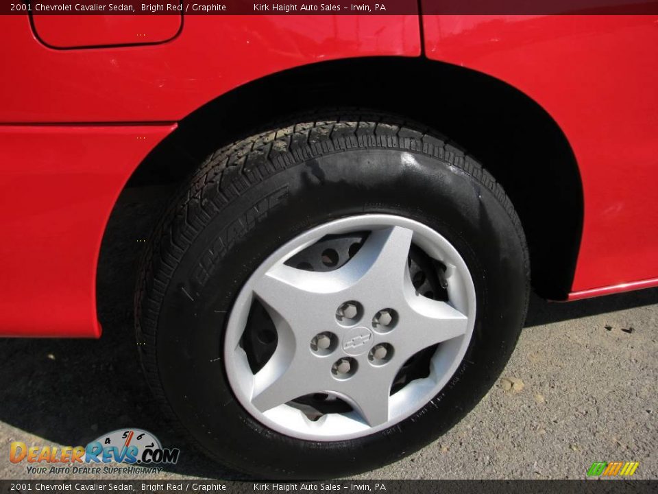 2001 Chevrolet Cavalier Sedan Bright Red / Graphite Photo #3