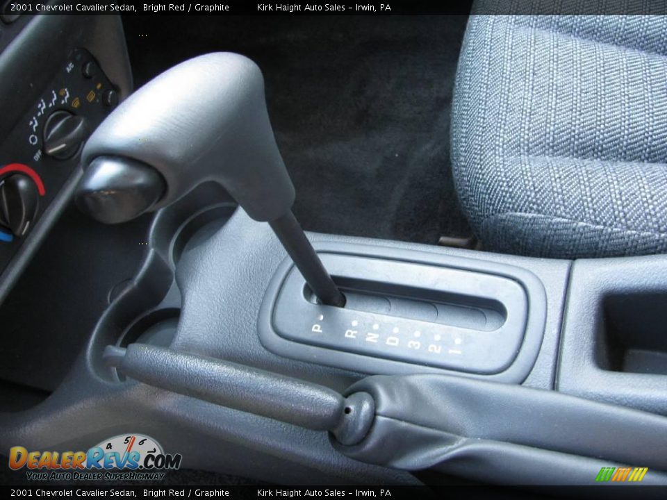 2001 Chevrolet Cavalier Sedan Bright Red / Graphite Photo #7