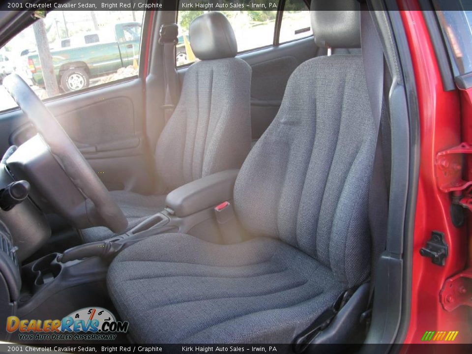 2001 Chevrolet Cavalier Sedan Bright Red / Graphite Photo #8