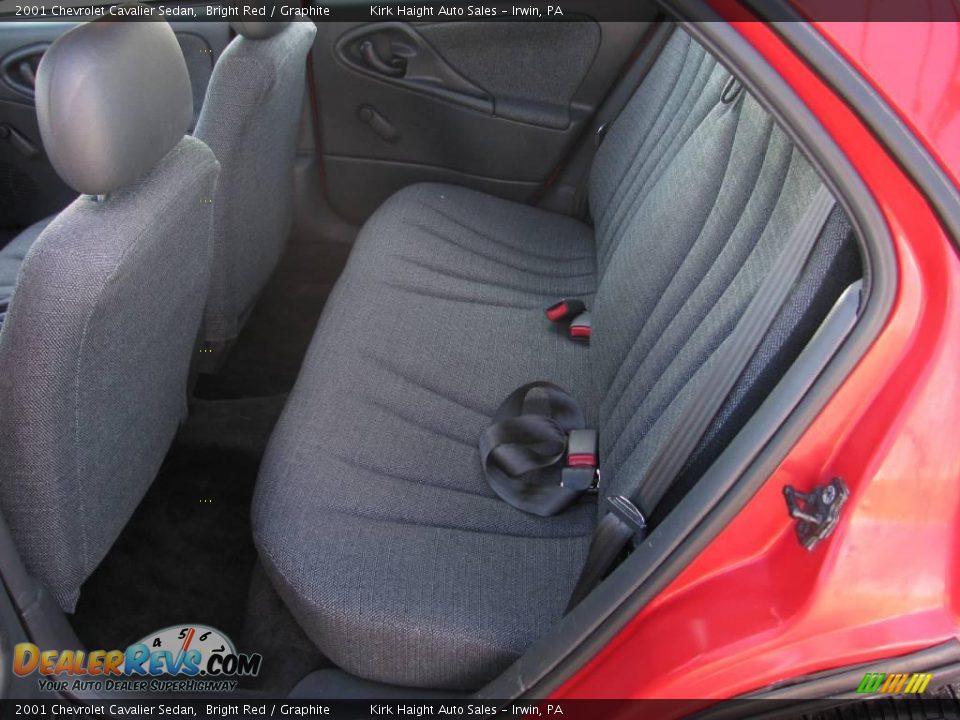 2001 Chevrolet Cavalier Sedan Bright Red / Graphite Photo #15