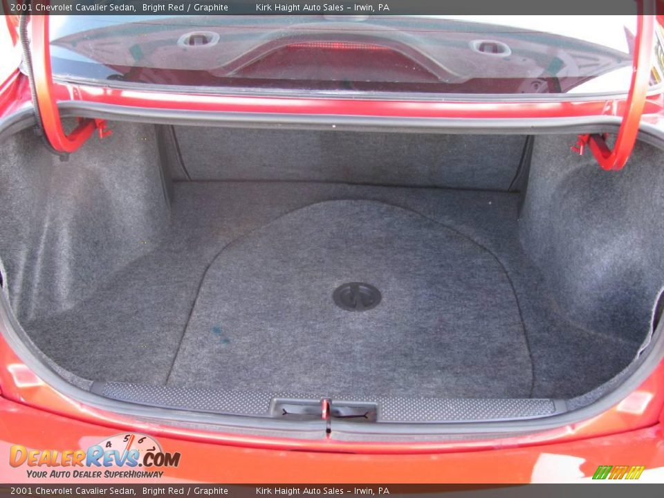2001 Chevrolet Cavalier Sedan Bright Red / Graphite Photo #16