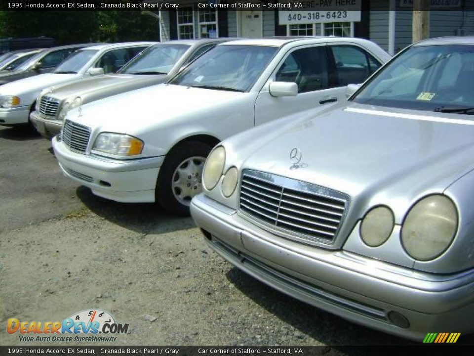 1995 Honda Accord EX Sedan Granada Black Pearl / Gray Photo #20