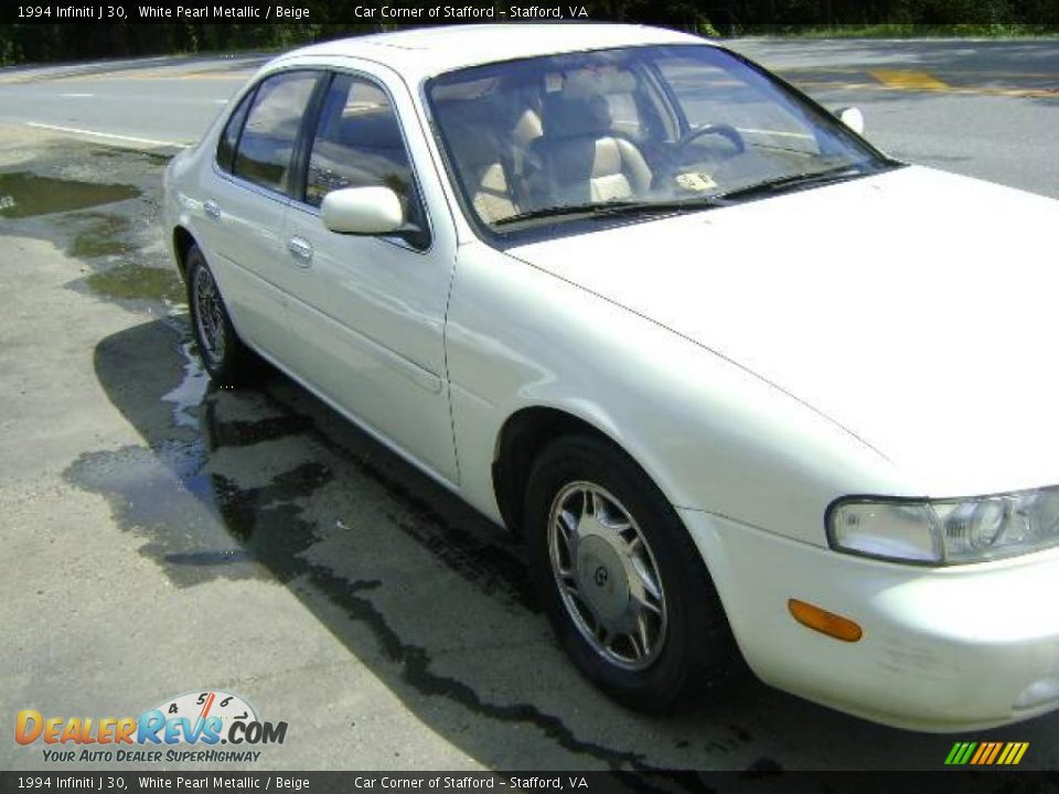 1994 Infiniti J 30 White Pearl Metallic / Beige Photo #2