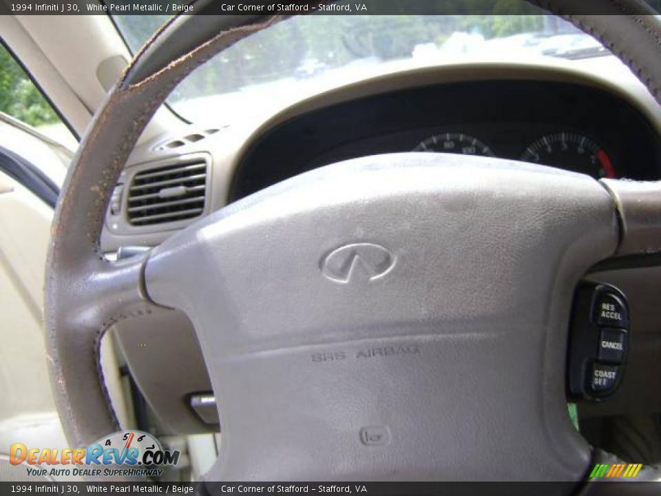 1994 Infiniti J 30 White Pearl Metallic / Beige Photo #13