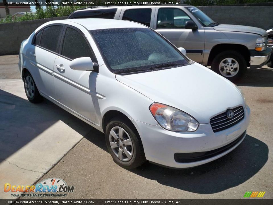 2006 Hyundai Accent GLS Sedan Nordic White / Gray Photo #2