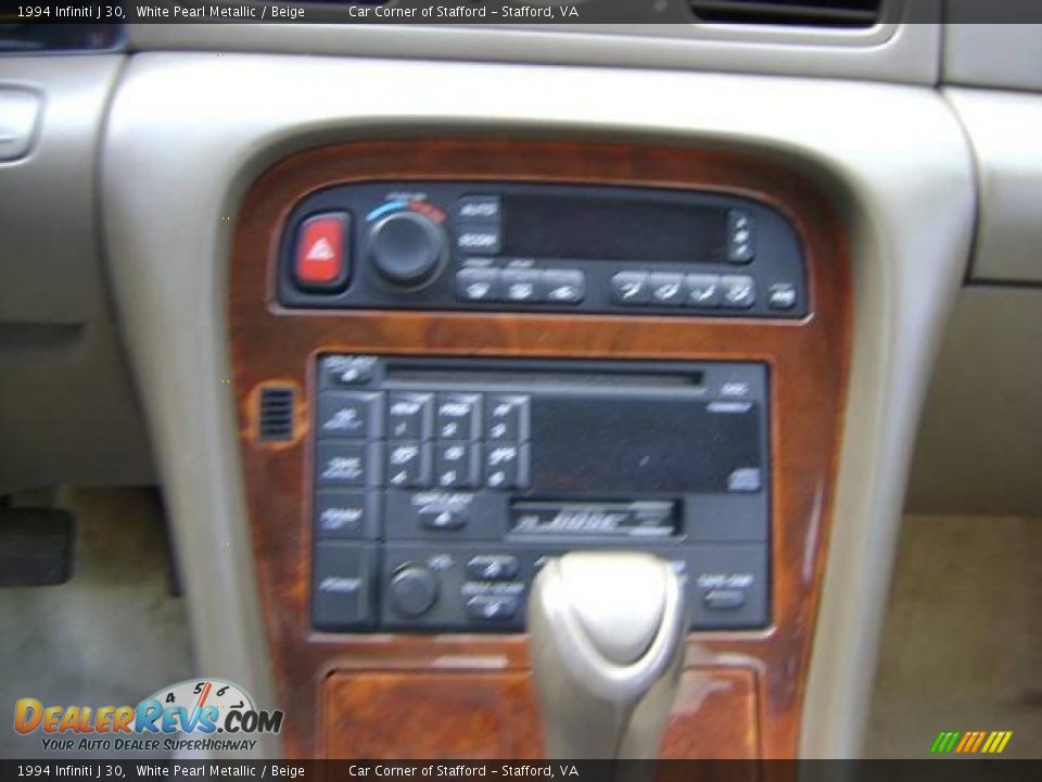 1994 Infiniti J 30 White Pearl Metallic / Beige Photo #14